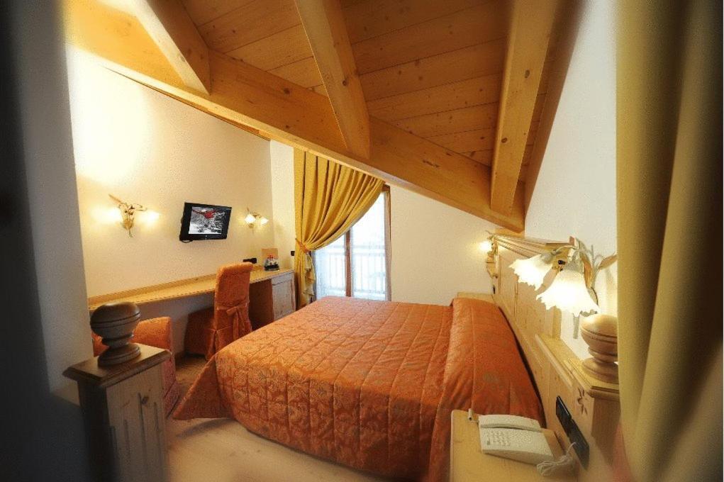 Residence Garni Il Giglio Commezzadura Rum bild