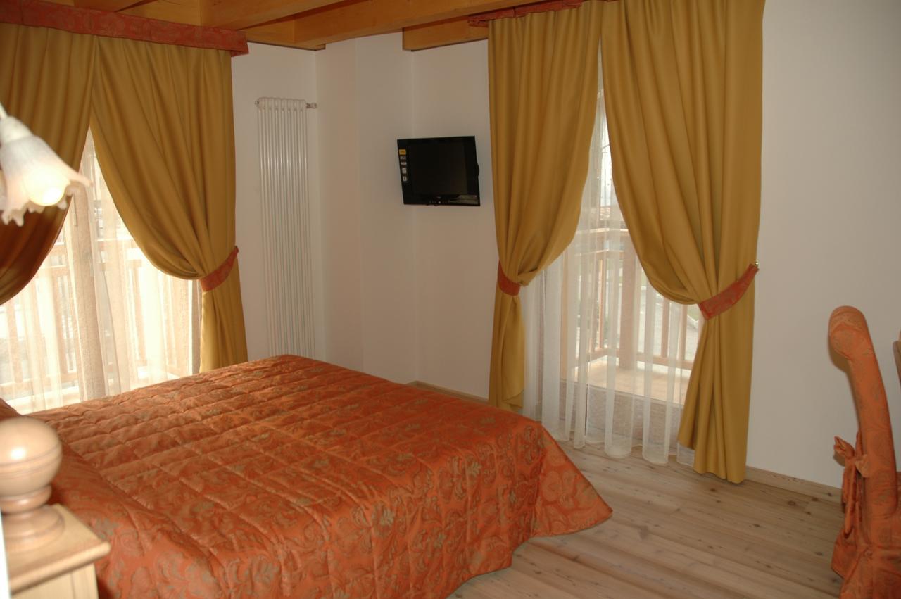 Residence Garni Il Giglio Commezzadura Exteriör bild
